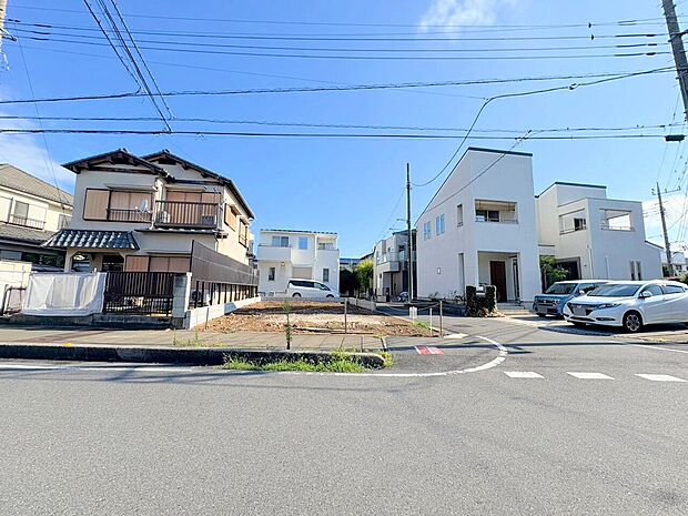 角地という恵まれた条件を活かし、豊かな暮らしを創り出しました。(令和8年8月 撮影)