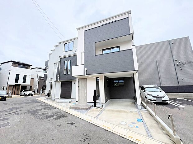 この街ならではの美しい風景物語が室内に展開します。