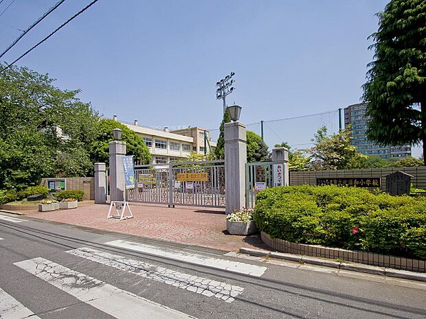 北浦和小学校まで約282m
