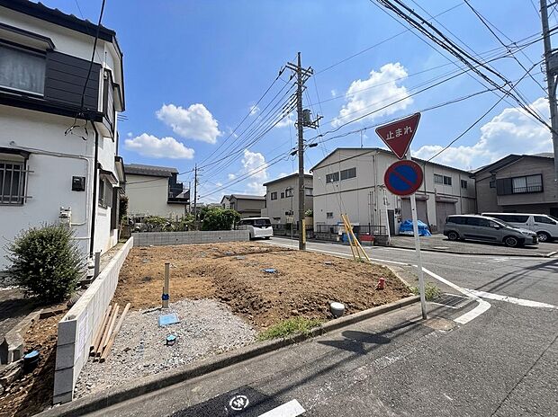 自然と家族のコミュニケーションが生まれるリビングイン階段を採用。(令和8年8月撮影)