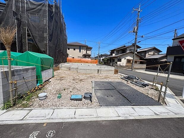 2階は両側にバルコニーを設け、優れた風通しと明るい空間を確保しました。(令和8年8月撮影)