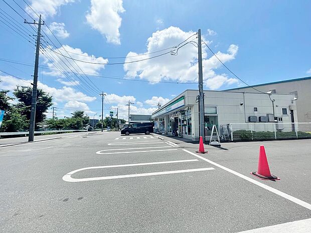 ファミリーマート 戸田笹目七丁目店まで約650m
