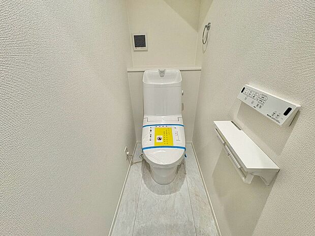 白を基調に飽きのこない空間は、質感豊かな仕上がりです。