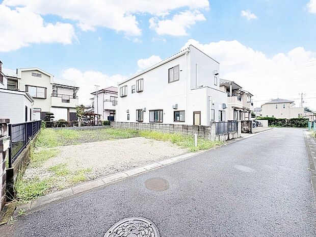 ワイドバルコニーは2部屋から行き来可能です。(令和8年9月 撮影)