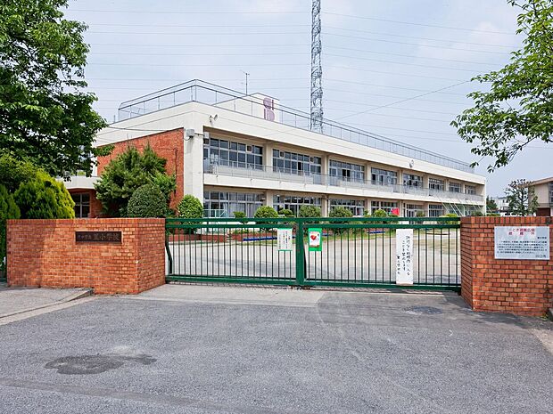 里小学校まで約580m