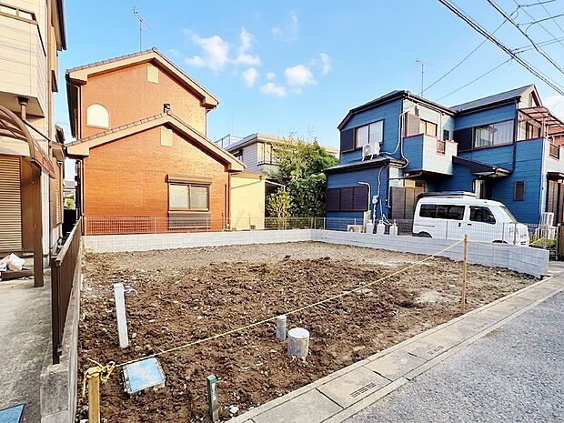 全居室2面採光、バルコニーから明るい陽射しが入ります。(令和8年9月撮影)