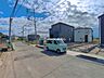 外観：前面道路含む現地