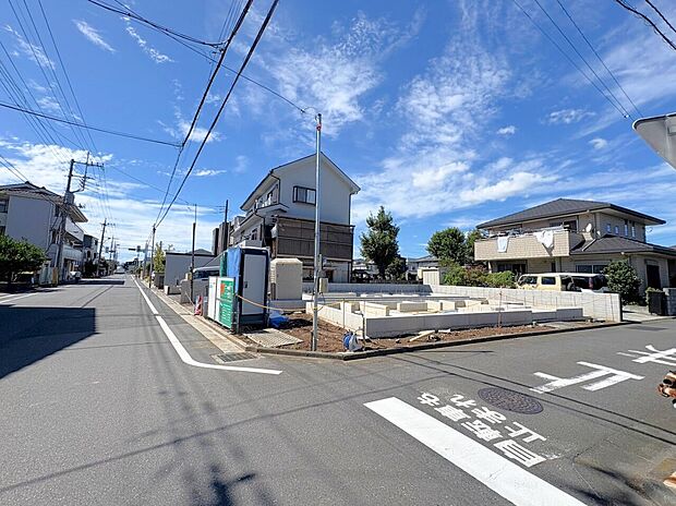 自然と家族のコミュニケーションが生まれるリビングイン階段を採用。(令和8年9月 撮影)