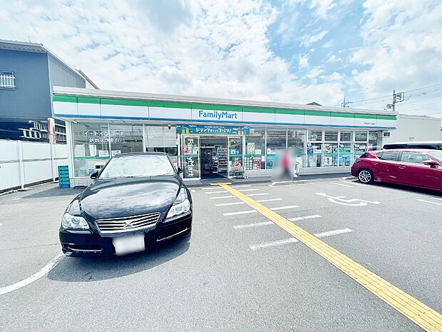 ファミリーマート 戸田笹目二丁目店まで約260m