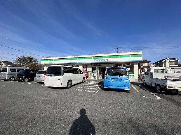 ファミリーマート 上尾中妻五丁目店まで約550m