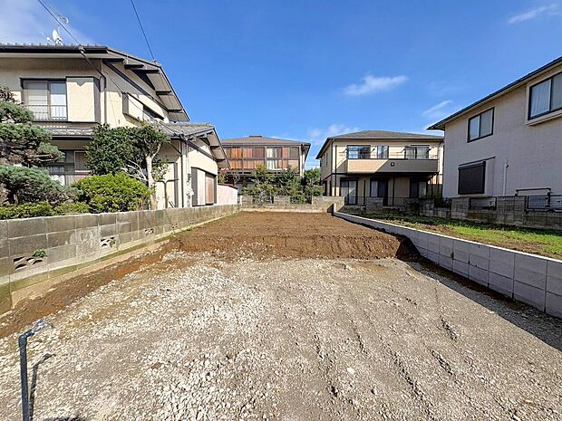 スーパーまで約650mで買い物に便利な立地。(令和8年9月撮影)