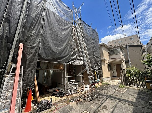 2階LDKは明るく照らすことのできるバルコニーに面した空間。(令和8年9月撮影)