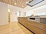 キッチン：ダイニングとつながるキッチンからは部屋中が見渡せます。