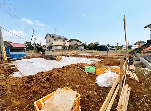 敷地内に4台分のカースペースを確保しました。(内2台車種による)(令和8年10月撮影)