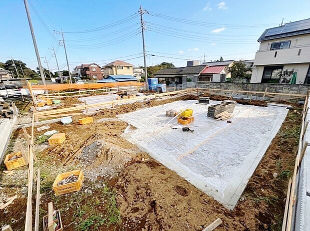 太陽光パネル・地震に強い制震ダンパー標準装備です。(令和8年10月撮影)