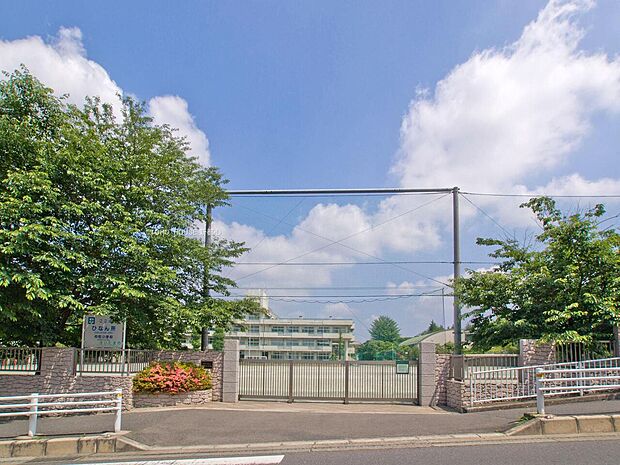 仲町小学校まで約386m