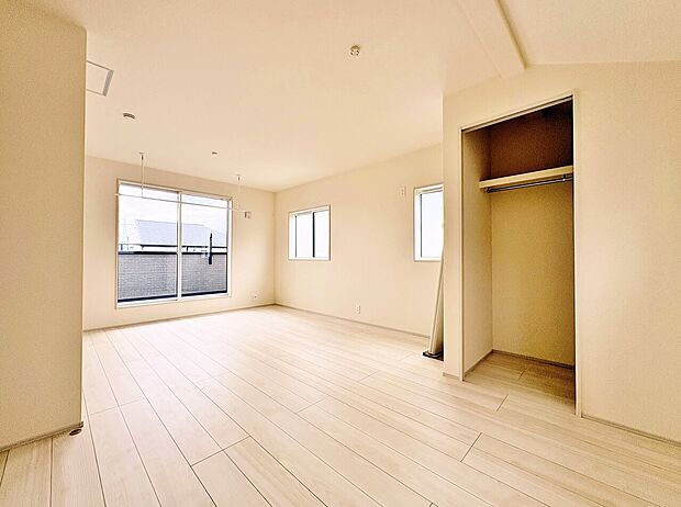 季節ごとに壁飾りや家具の配置を変えて楽しんでみませんか。