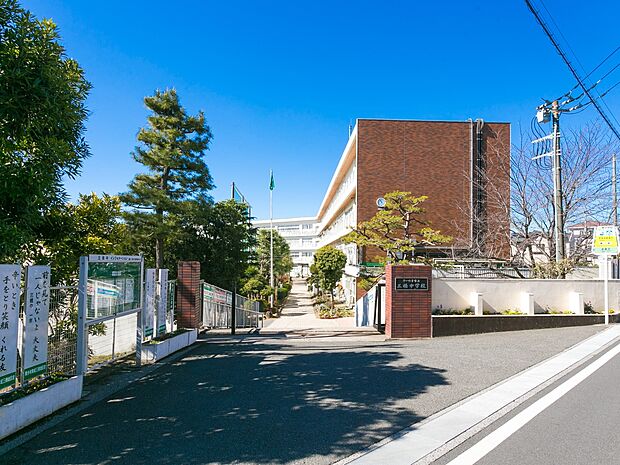 三橋中学校まで約1800m