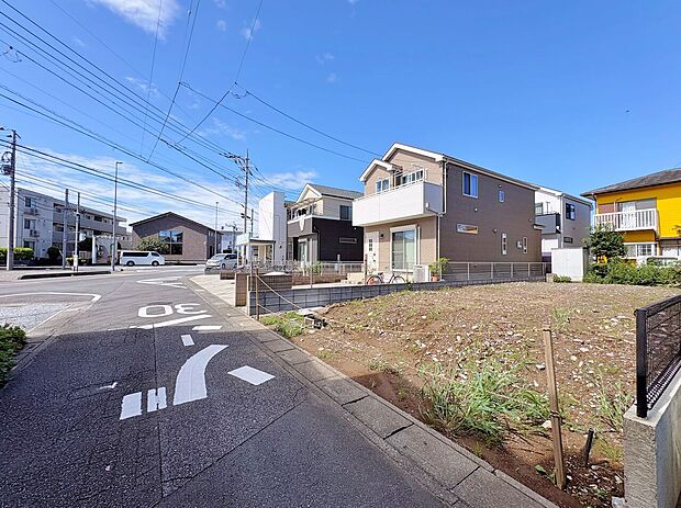 小・中学校まで徒歩7分圏内で通学も安心です。(令和8年9月撮影)