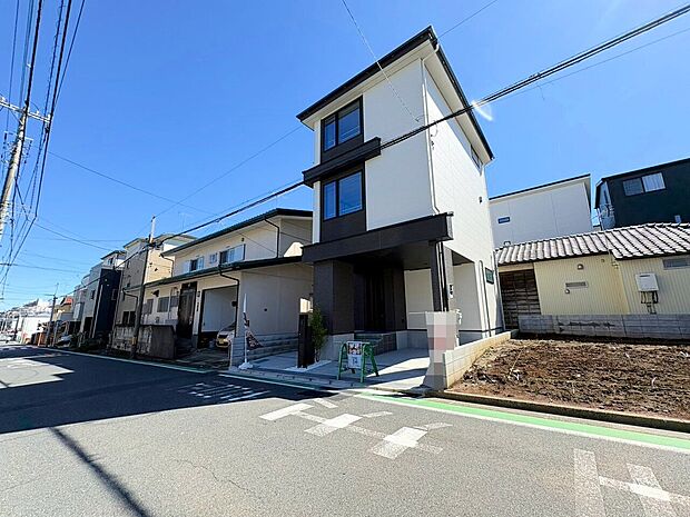 堂々たる趣ながら、主張し過ぎずどこか余裕を感じさせる外観。