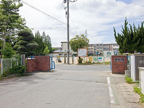 宮前小学校まで約960m