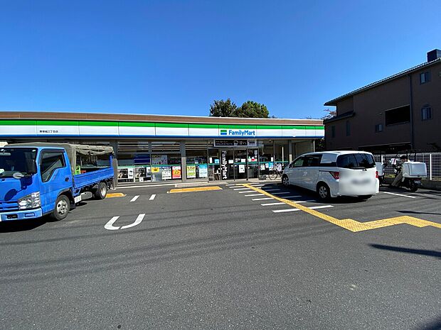 ファミリーマート蕨塚越三丁目店まで約220m