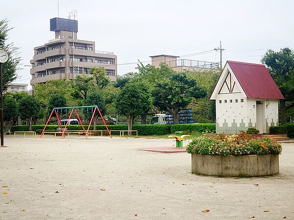 戸塚榎戸公園まで約400m