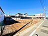 外観：前面道路南東6ｍにつき開放感ある売地です。(令和8年10月撮影)