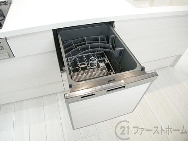 食洗機付きシステムキッチンで家事が楽になります。