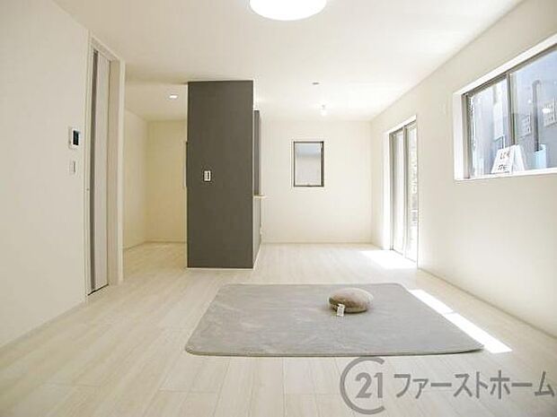 落ち着いた雰囲気のリビングでゆったりとくつろげます。