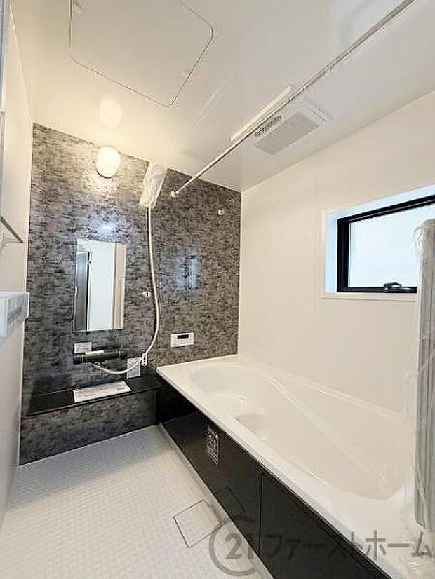 一日の疲れをゆっくり癒せる一坪タイプの浴室です。追い炊きもできます。