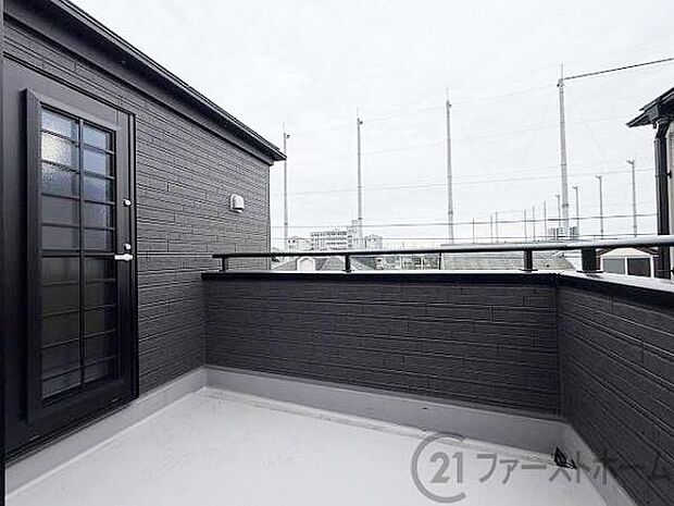 陽当りの良いバルコニーでお洗濯も楽しくなりますね♪