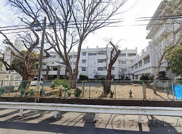 城南中学校まで1460m