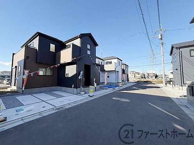 幅6.2mの広い道路で車の出し入れが楽です。