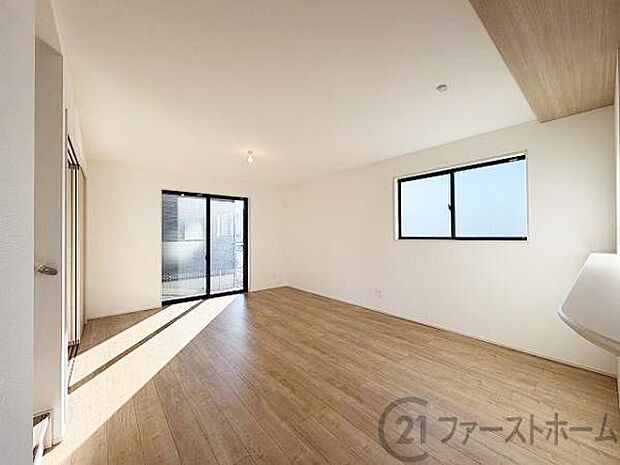 落ち着いた雰囲気のリビングでゆったりとくつろげます。