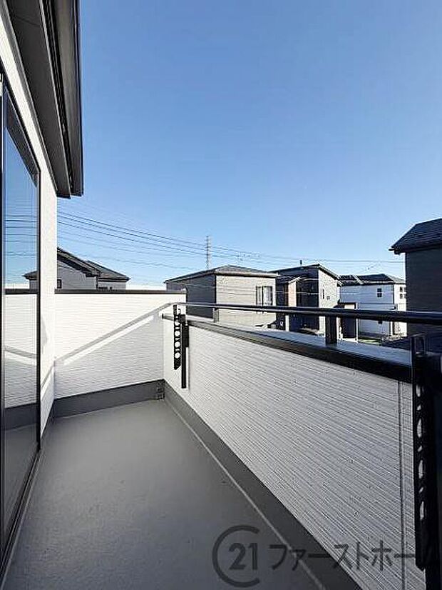 陽当りの良いバルコニーでお洗濯も楽しくなります