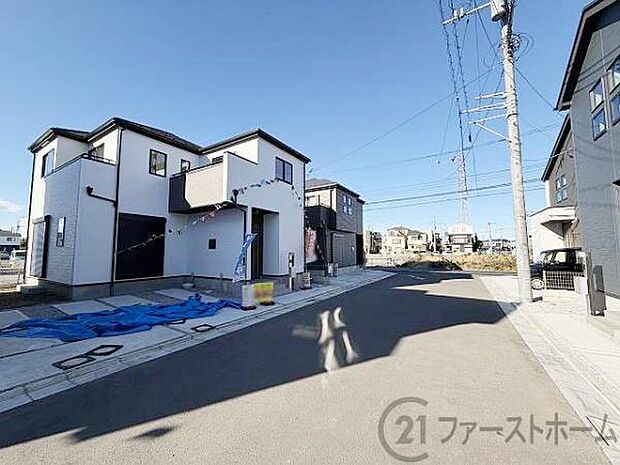 幅6.2mの広い道路で車の出し入れが楽です。