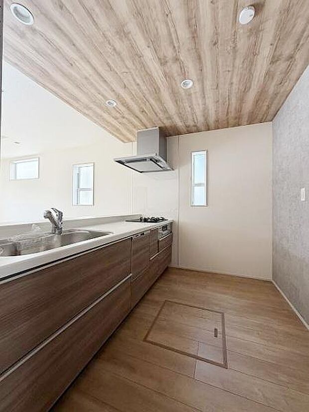 食洗機付きシステムキッチンで家事が楽になります。