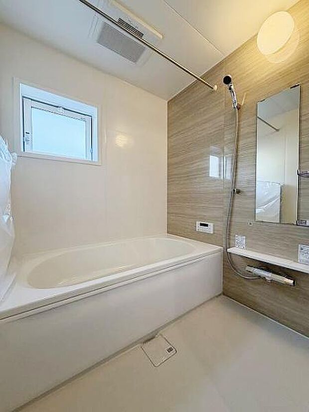 一日の疲れをゆっくり癒せる一坪タイプの浴室です。追い炊きもできます。