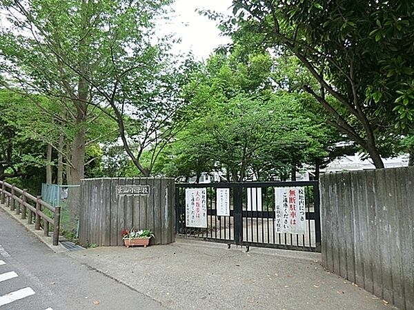 葉山町立葉山小学校まで450m、葉山町立葉山小学校