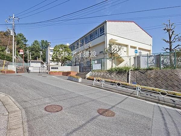 横浜市立吉原小学校まで650m、横浜市立吉原小学校