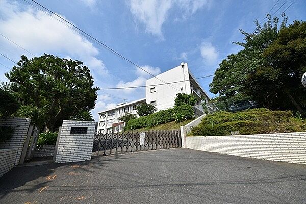 横須賀市立公郷中学校まで700m、横須賀市立公郷中学校