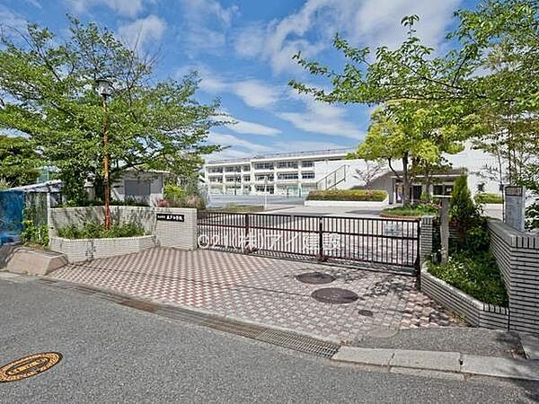 横浜市立庄戸小学校まで1100m、横浜市立庄戸小学校