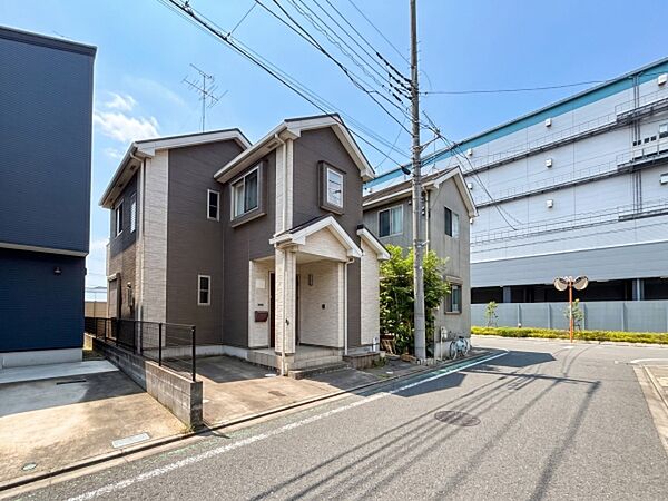 使いやすさもデザインも重視した理想の暮らしをかなえるお家。美しい外観やくつろぎの室内空間にふさわしい「素材」「形」「色彩」を考え、上質感に満ちたお家です。