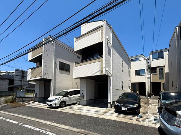 使いやすさもデザインも重視した理想の暮らしをかなえるお家。美しい外観やくつろぎの室内空間にふさわしい「素材」「形」「色彩」を考え、上質感に満ちたお家です。