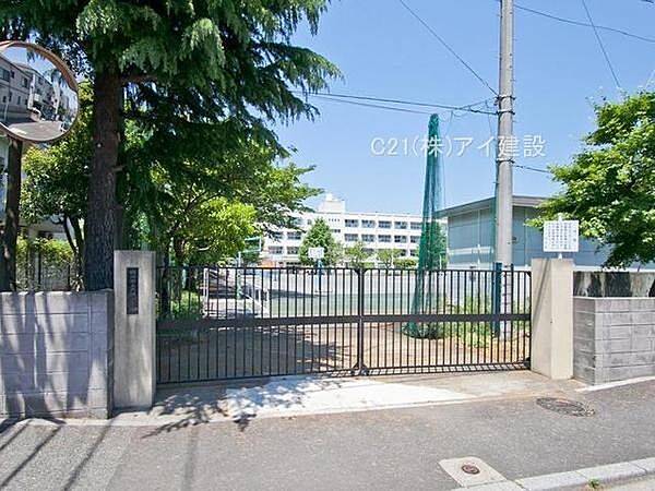 横浜市立大綱小学校まで650m、横浜市立大綱小学校