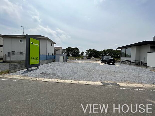 ■間口。奥まった区画にあるので公道からの人目が気になりません♪