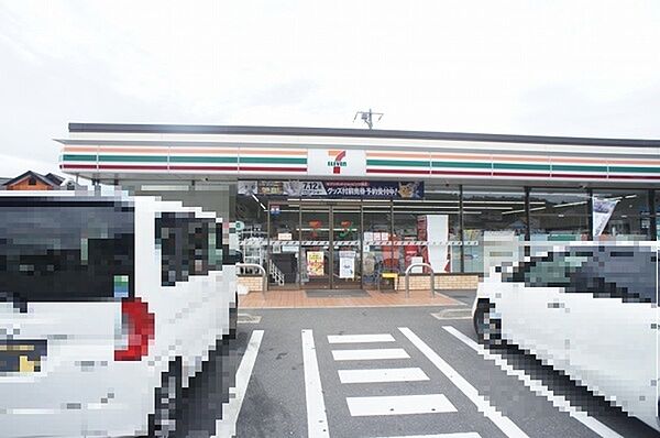 セブンイレブン君津郡店まで827m