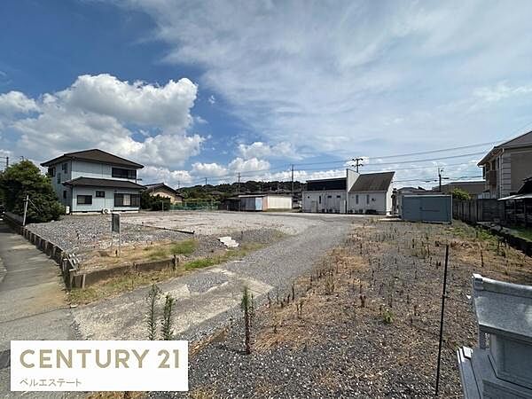 建築条件なしの自由な土地です。