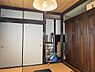 和室：和室6帖と板間、押入収納ございます。